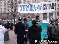 Установление новых палаток в палаточном городке акции "Украина без Кучмы" на Крещатике г. Киев