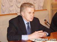 Глава Администрации Президента Украины В. Литвин на пресс-конференции по итогам встречи Главы Администрации Президента Украины с руководителями секретариатов Верховного Совета Украины и Кабмина Украины
