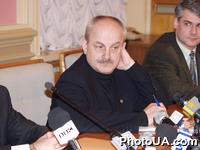 Глава секретариата Кабмина Украины В. Лисицкий на пресс-конференции по итогам встречи Главы Администрации Президента Украины с руководителями секретариатов Верховного Совета Украины и Кабмина Украины