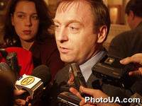 Народный депутат Александр Лавринович, секретарь комитета по вопросам правовой политики, высказывает мнение по докладу Генерального прокурора Украины М.Потебенько о ходе расследования криминального дела по факту исчезновения журналиста Георгия Гонгадзе