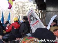 Участники "Митинга правды: свободу Юлии Тимошенко" возле Генеральной прокуратуры Украины
