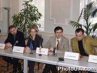 Презентация новой телевизионной программы Представительства Европейской Комиссии в Украине. С марта 2001 г. на канале ICTV два раза в месяц будет выходить ток-шоу "Мосты"