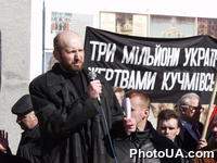 Выступление народного депутата Украины А. Турчинова на митинге-походе Памяти и Предостережения, организованном Форумом национального спасения и партией "Батькивщина", возле памятника "Жертвам голодомора" на Михайловской площади в Киеве