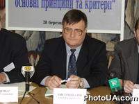 Исполнительный директор Международного Фонда "Возрождение" Е. Бистрицкий на заседании круглого стола на тему: "Лицензирование телерадиоорганизаций в Украине: основные принципы и критерии" в УЦЭПИ им. А. Разумкова
