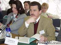 Руководитель Управления пресс-службы Президента Украины И. Сторожук на заседании круглого стола на тему: "Лицензирование телерадиоорганизаций в Украине: основные принципы и критерии" в УЦЭПИ им. А. Разумкова
