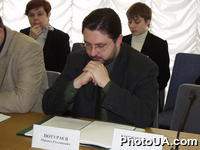Первый заместитель Главы Национального совета Украины по вопросам телевидения и радиовещания Н. Потураев на заседании круглого стола на тему: "Лицензирование телерадиоорганизаций в Украине: основные принципы и критерии" в УЦЭПИ им. А. Разумкова