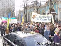 Колонна участников акции "За Украину без Кучмы и олигархов", организованной общественным комитетом "За правду!"