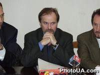 Министр экологии и природных ресурсов Украины Иван Заец на заседании Национального пресс-клуба "Рыночные реформы" на тему: "15 лет Чернобыльской катастрофы"