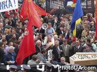 Участники акции в поддержку правительства Виктора Ющенко "Правительству украинской надежды - всенародную поддержку!" у стен Верховного Совета Украины