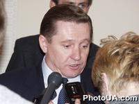 Народный депутат Украины, глава фракции Народно-демократической партии А. Карпов во время интервью по случаю подписания Соглашения о сотрудничестве между фракцией Народно-демократической партии Украины и фракцией "Трудовая Украина"