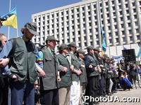 Участники митинга, посвященного официальному началу организации всеукраинского референдума по народной инициативе "О волеизъявлении народа по провозглашению отставки Президентом Украины Леонидом Кучмой"