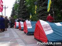 Палатки представителей Патриотической партии Украины и Патриотического фронта Украины у стен ВС Украины, во время пикетирования ВС с требованием начать ВС процедуру импичмента Президента