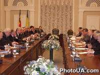 Украинская и Молдовская стороны на официальной встрече Президента Молдова Владимира Воронина с Главой Верховного Совета Украины Иваном Плющем во время двухдневного визита Президента Молдовы в Украину