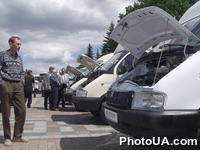 Демонстрация лучших образцов автотранспртных средств на площади Конституции у здания Верховного Совета Украины, организованная советом Всеукраинского Депутатского клуба народных депутатов Украины "Парламент" в ВС Украины