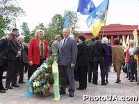 Церемония возложения венков к памятнику Т. Шевченко в Киеве по случаю 140-й годовщины со дня перезахоронения праха Кобзаря на Чернечей Горе в Каневе
