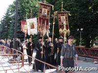 20-тысячный крестный ход притив визита Папы Римского Иоанна Павла II в Украину. Крестный ход пройдет от Киево-Печерской Лавры в направлении Верховного Совета и Администрации Президента Украины, где будут проведены молитвенные остановки