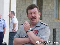 Симпозиум "Украина - НАТО" (Киев, 4-6 июля 2001). Министр обороны Украины Александр Кузьмук в перерыве в работе симпозиума