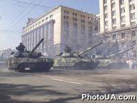 Праздничный парад, посвященный 10-й годовщине Независимости Украины. Военная техника на Крещатике в Киеве