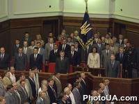 Зал пленарных заседаний Верховного Совета Украины. Звучит национальный гимн Украины в честь 10-й годовщины Независимости Украины