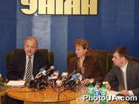 Учасники пресс-конференции:"Электоральные ориентации граждан Украины"-Александр Яременко, Ольга Балакирева и Михаил Мищенко в УНИАН.
