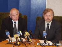 Пресс-конференция в УНИАН, посвященная началу Недели энергосбережения- общественной общенациональной акции. Председатель Госкомэнергосбережения Юрий Шульга и зам. председателя Госкомэнергосбережения Виктор Жовтянский