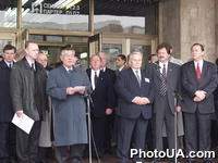 Официальное открытие выставки "Ювелир Экспо Украина-2001" и международной специализированной выставки "Киев Экспо Мебель-2001 (осень)".Выставки открывает мэр Киева Александр Омельченко