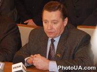 Подписание соглашения о создании депутатского об'единения "За единую Украину!" между фракцией Народно-демократической партии Украины и депутатскими группами "Трудовая Украина" и "Регионы Украины". Председатель фракции НДП А. Карпов