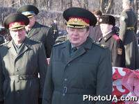 Церемония возложения цветов к могиле Неизвестного солдата (площадь Славы, г. Киев), посвященная 10-й годовщине Вооруженных Сил Украины. В церемонии принимают участие члены Коллегии Министерства обороны Украины во главе с министром В.Шкидченко