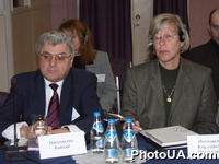 Круглый стол "Выборы 2002: экономические платформы политических партий и блоков".Организатор - УЦЭПИ им. А.Разумкова. Представители Посольств Канады и Королевства Нидерландов в Украине