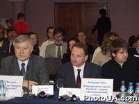 Круглый стол "Выборы 2002: экономические платформы политических партий и блоков".Организатор - УЦЭПИ им. А.Разумкова. Ю.Ехануров-избирательный блок "Наша Украина",Е.Имас-избирательный блок Демократическая партия Украины-партия "Демократический Союз"