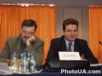 Круглый стол "Выборы 2002: экономические платформы политических партий и блоков".Организатор - УЦЭПИ им. А.Разумкова. Завотделом Института мировой экономики и международных отношений НАН Украины А. Плотников