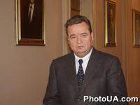 Председатель Верховного Совета Украины Иван Плющ во время интервью для представителей СМИ по окончании встречи с генеральным секретарем Совета ЕС, верховным представителем ЕС по вопросам совместной внешней политики и безопасности Хавьером Соланой