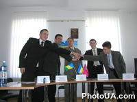 Церемония подписания соглашения о сотрудничестве между молодежными организациями Киева и создании Киевского молодежного избирательного штаба "За единую Украину" (г. Киев, Фонд развития искусства)