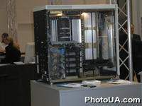 Экспозиция международной выставки-ярмарки CeBIT-2002 (г. Ганновер, Германия). Компьтерные технологии. Системные платы