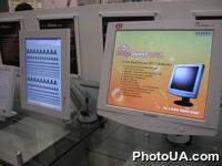 Экспозиция международной выставки-ярмарки CeBIT-2002 (г. Ганновер, Германия). Компьтерные технологии. Мониторы компании Hyundai