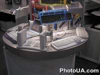 Экспозиция международной выставки-ярмарки CeBIT-2002 (г. Ганновер, Германия). Компьтерные технологии. Модели клавиатуры