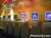Экспозиция международной выставки-ярмарки CeBIT-2002 (г. Ганновер, Германия). Компьтерные технологии. Мониторы компании LITEON Techology