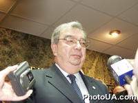 В Киеве с визитом находится президент Торгово-промышленной палаты РФ Е.Примаков. По окончании церемонии подписания соглашения о сотрудничестве торгово-промышленных палат Украины и России Е.Примаков ответил на вопросы журналистов
