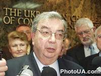 В Киеве с визитом находится президент Торгово-промышленной палаты РФ Е.Примаков. По окончании церемонии подписания соглашения о сотрудничестве торгово-промышленных палат Украины и России Е.Примаков ответил на вопросы журналистов