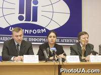 Пресс-конференция дирекции международного молодежного фестиваля журналистики "Золотое поколение". Зам. председателя Всеукраинского профсоюза "Социальный прогресс" Л.Богданов, президент фестиваля Л.Килани, директор ин-та журналистики КНУ В.Ризун