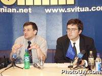 Презентация нового "Вестника" Школа политической аналитики при НУ "Киево-Могилянская Академия" на тему "Революция управленцев и (не)эффективность государственного управления в Украине". Директор Школы А.Гарань, исполнительный директор Р.Павленко
