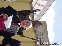 Церемония открытия памятника Папе Римскому Иоанну Павлу II на территории Апостольской нунциатуры в Киеве. Открытие памятника приурочено к годовщине визита понтифика на Украину, который состоялся в июне 2001 года. Его Преосвященство Жан-Луи Торан