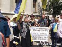 Пикетирование Администрации Президента Украины, Кабинета министров, организованное правоцентристскими партиями и общественными организациями,  протестующими против "политики деукраинизации"