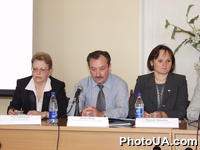 Лина Боримская-первый заместитель директора Киевского городского Центрау занятости (КГЦЗ), Леонид Шаян - заместитель директора КМЦЗ,Наталия Зинкевич-заместитель Директора Государственного Центра занятости на пресс-конференции