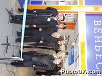 Церемония открытия специализированной выставки "Безопасность 2002. Управление объектом". На фото: открывает выставку президент компании "Евроиндекс" Валерий Пекарь (Экспоцентр Украины)