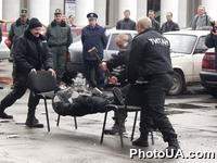 Сотрудники специального подразделение милиции охраны "Титан" демонстрируют свое мастерство на специализированной выставке "Безопасность 2002. Управление объектом" (Экспоцентр Украины)