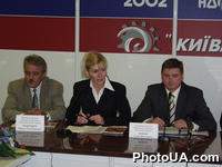 Пресс-конференция посвященная открытию "Промышленной выставки - 2002". На фото: Генеральный директор Национального комплекса "Экспоцентр Украины" Сергей Мошак