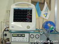 Х Международная специализированная выставка "Охрана здоровья 2002", которая проходит в Киеве. На фото: медицинская аппаратура для кардиологии