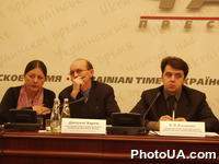 Презентация ежегодного доклада Госкомитета по делам семьи и молодежи Президенту, Верховной Раде и Кабмину "Новое поколение независимой Украины (1991-2002 годы)". На фото: Постоянный представитель детского фонда ООН (ЮНИСЕФ) в Украине Дж.Хартли