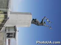 Скульптурная композиция на станции Киевского метрополитена "Днепр"